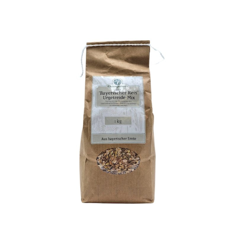 Bio Bayrischer Urgetreide Mix, 1 kg in brauner Tüte von Chiemgaukorn, aus bayrischer Ernte, auf weißem Hintergrund