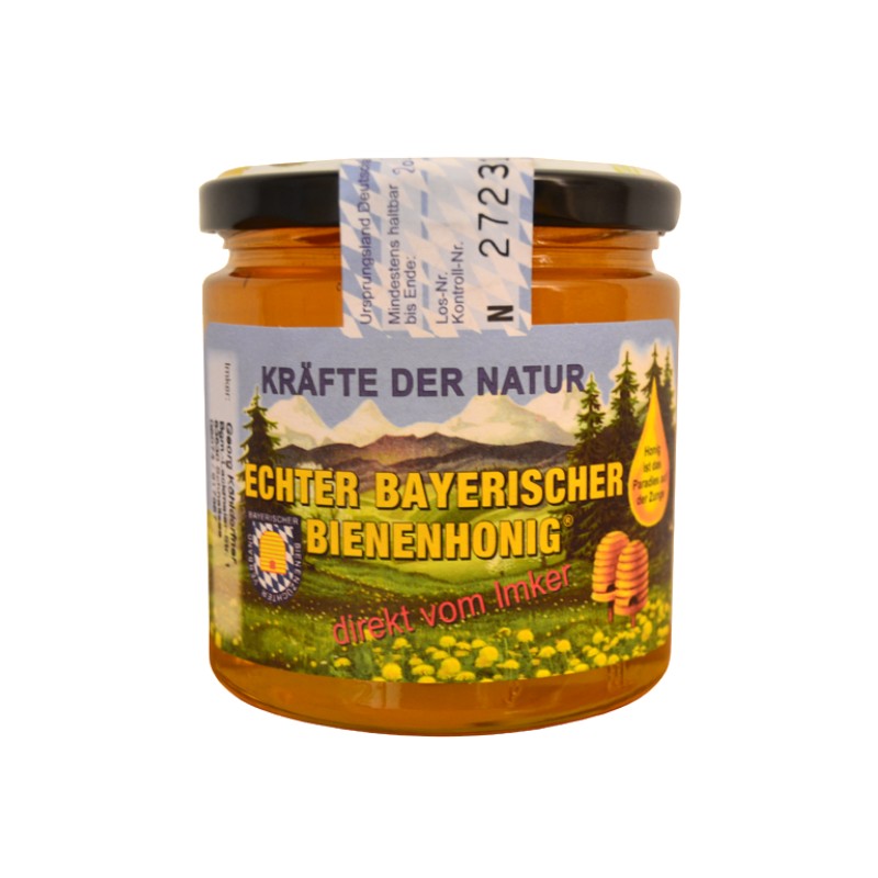 Honig, echter bayrischer Bienenhonig direkt vom Imker im Glas auf weißem Hintergrund