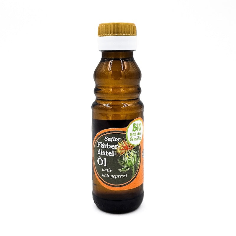 Bio Färberdistelöl nativ kaltgepresst, 100 ml in brauner Glasflasche der Ölmühle Garting auf weißem Hintergrund