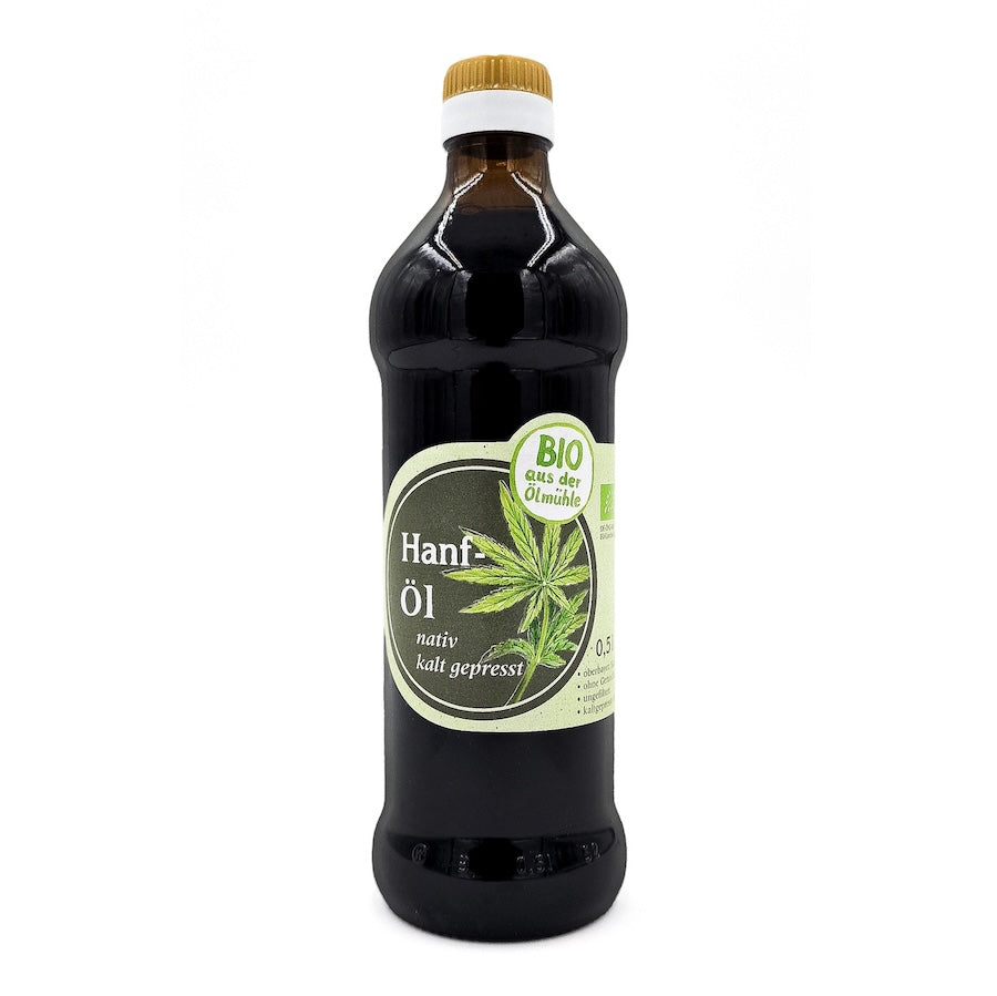 Bio Hanfoel nativ kaltgepresst, 500 ml Glasflasche der Ölmühle Garting auf weißem Hintergrund