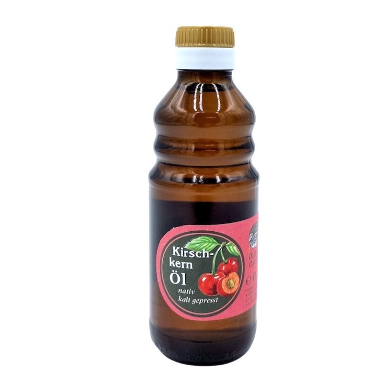 Kirschkernöl nativ kaltgepresst, 250 ml in brauner Glasflasche der Ölmühle Garting mit rotem Etikett auf weißem Hintergrund
