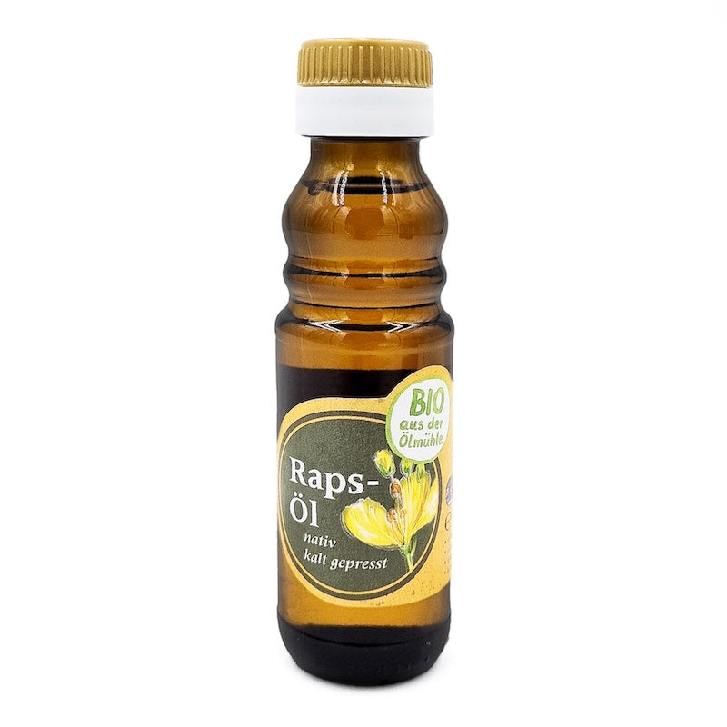 Bio Rapsoel nativ kaltgepresst, 100 ml Glasflasche der Oelmuehle Garting auf weißem Hintergrund