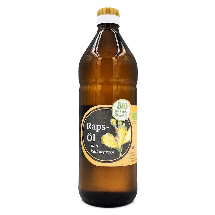 Bio Rapsoel nativ kaltgepresst, 750 ml Glasflasche der Oelmuehle Garting auf weißem Hintergrund