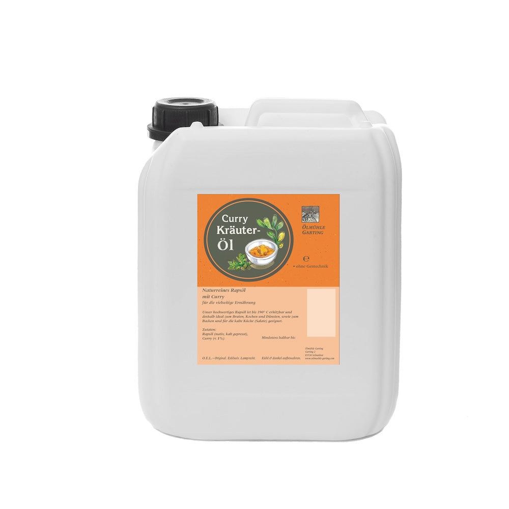 Curry Kräuteröl nativ kaltgepresst in Plastikkanister mit orangem Etikett der Ölmühle Garting auf weißem Hintergrund