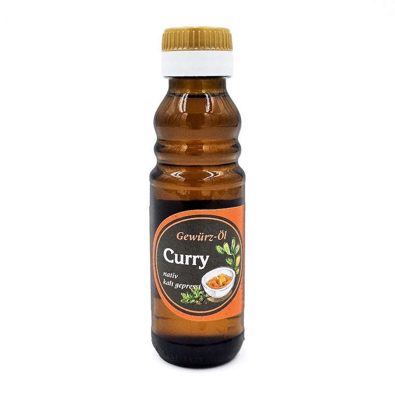 Curry Gewürz Öl nativ kaltgepresst, 100 ml in brauner Glasflasche mit orangem Etikett der Ölmühle Garting auf weißem Hintergrund