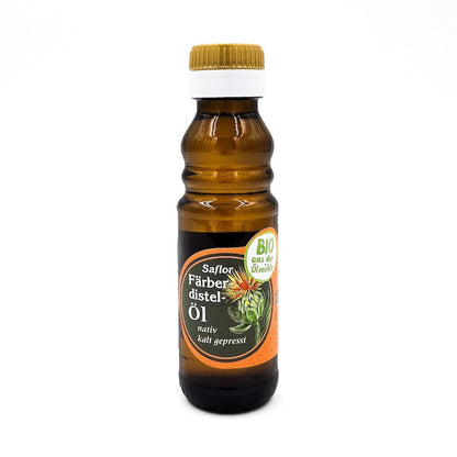 Bio Färberdistelöl nativ kaltgepresst, 100 ml in brauner Glasflasche der Ölmühle Garting auf weißem Hintergrund