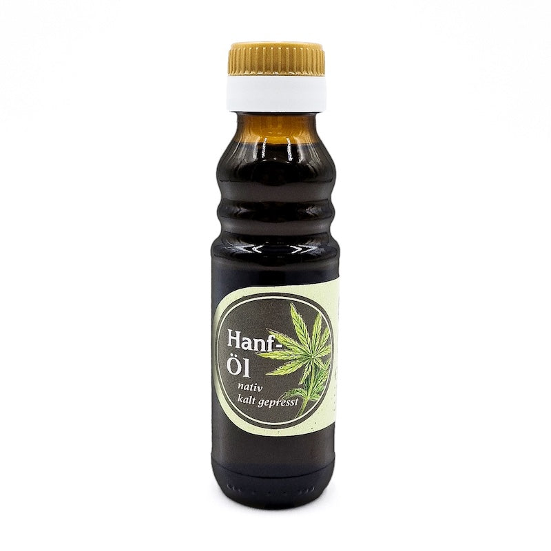 Hanfoel nativ kaltgepresst, 100 ml Glasflasche der Oelmuehle Garting auf weißem Hintergrund