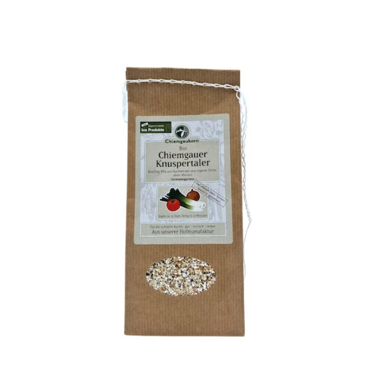Bio Chiemgauer Knuspertaler, 200 g in brauner Tüte von Chiemgaukorn, auf weißem Hintergrund