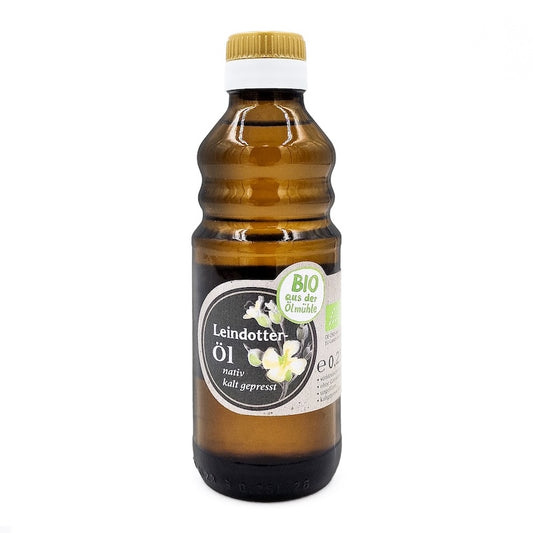 Bio Leindotteröl nativ kaltgepresst, 250 ml in brauner Glasflasche der Ölmühle Garting mit beigem Etikett auf weißem Hintergrund