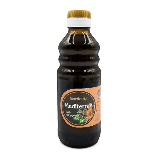 Mediterranes Kräuteröl nativ kaltgepresst, 250 ml in brauner Glasflasche der Ölmühle Garting auf weißem Hintergrund