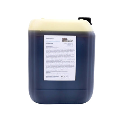 Schwarzkuemmeloel nativ kaltgepresst als Futtermittel, 10 Liter Plastikkanister der Oelmuehle Garting  auf weißem Hintergrund