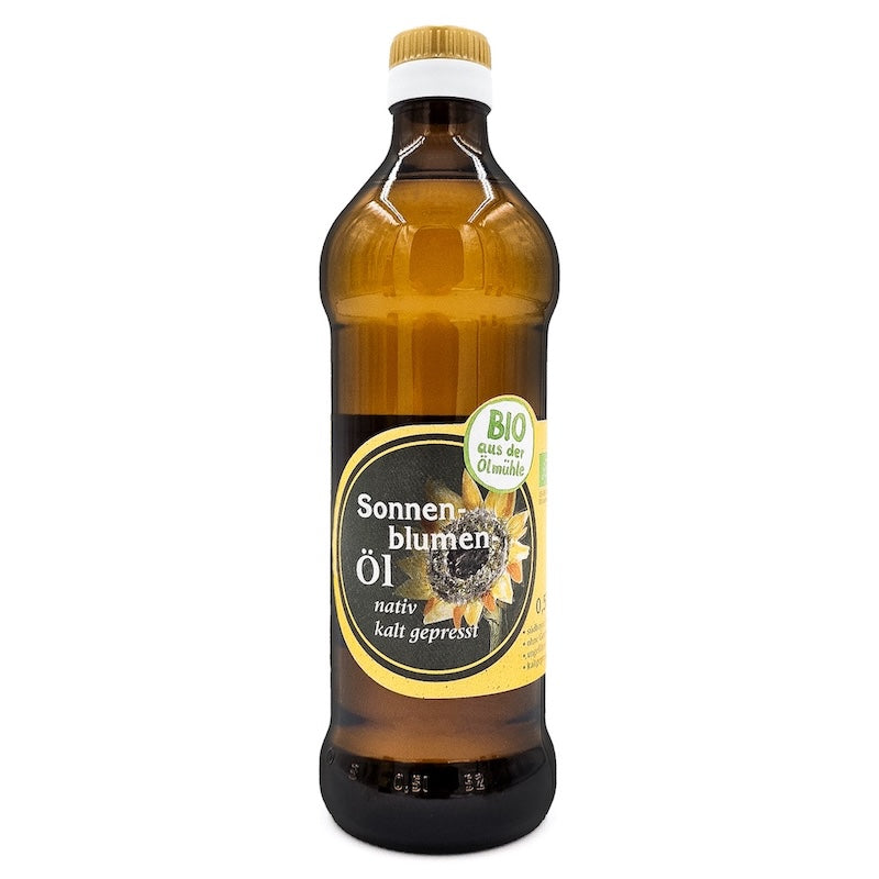 Bio Sonnenblumenöl nativ kaltgepresst, 500 ml in brauner Glasflasche der Ölmühle Garting auf weißem Hintergrund