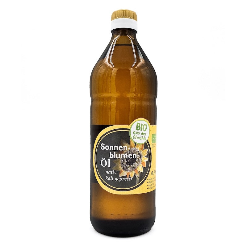 Bio Sonnenblumenöl nativ kaltgepresst, 750 ml in brauner Glasflasche der Ölmühle Garting auf weißem Hintergrund