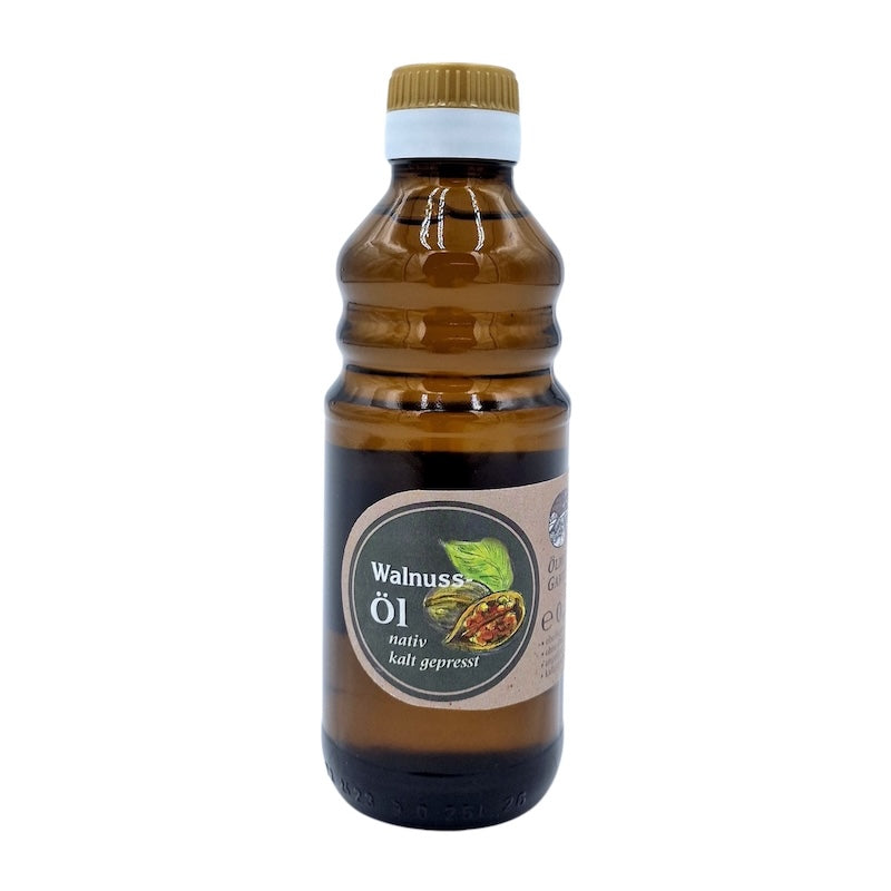 Walnussöl nativ kaltgepresst, 250 ml in brauner Glasflasche der Ölmühle Garting mit hellbraunem Etikett auf weißem Hintergrund