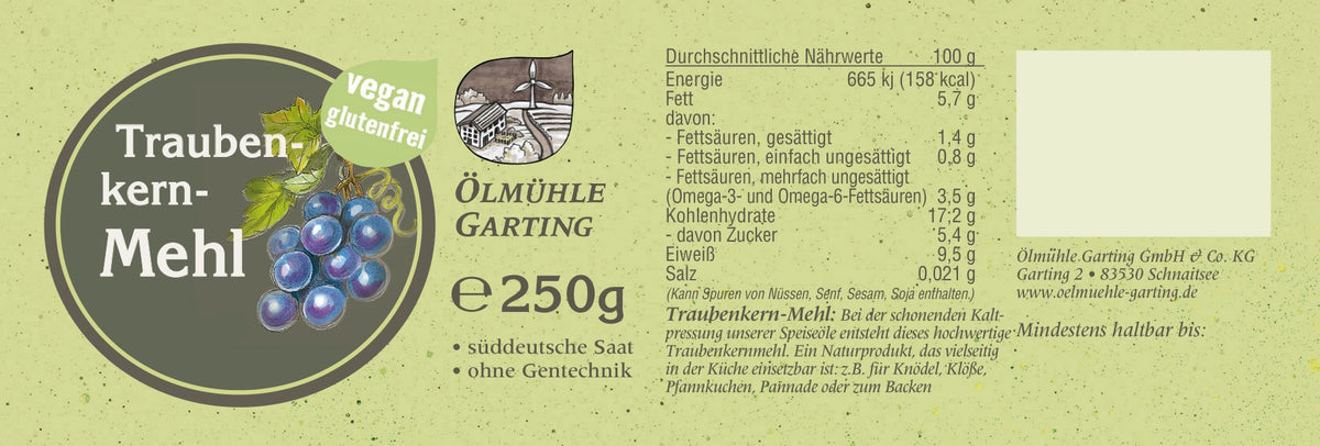 Etikett des Traubenkernmehls der Ölmühle Garting mit Kennzeichnung vegan und glutenfrei, Produktangaben und Nährwerttabelle